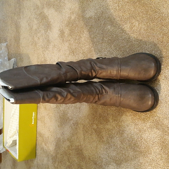 BareTraps Grey Sheridan High Rise Boots - Picture 5 of 8